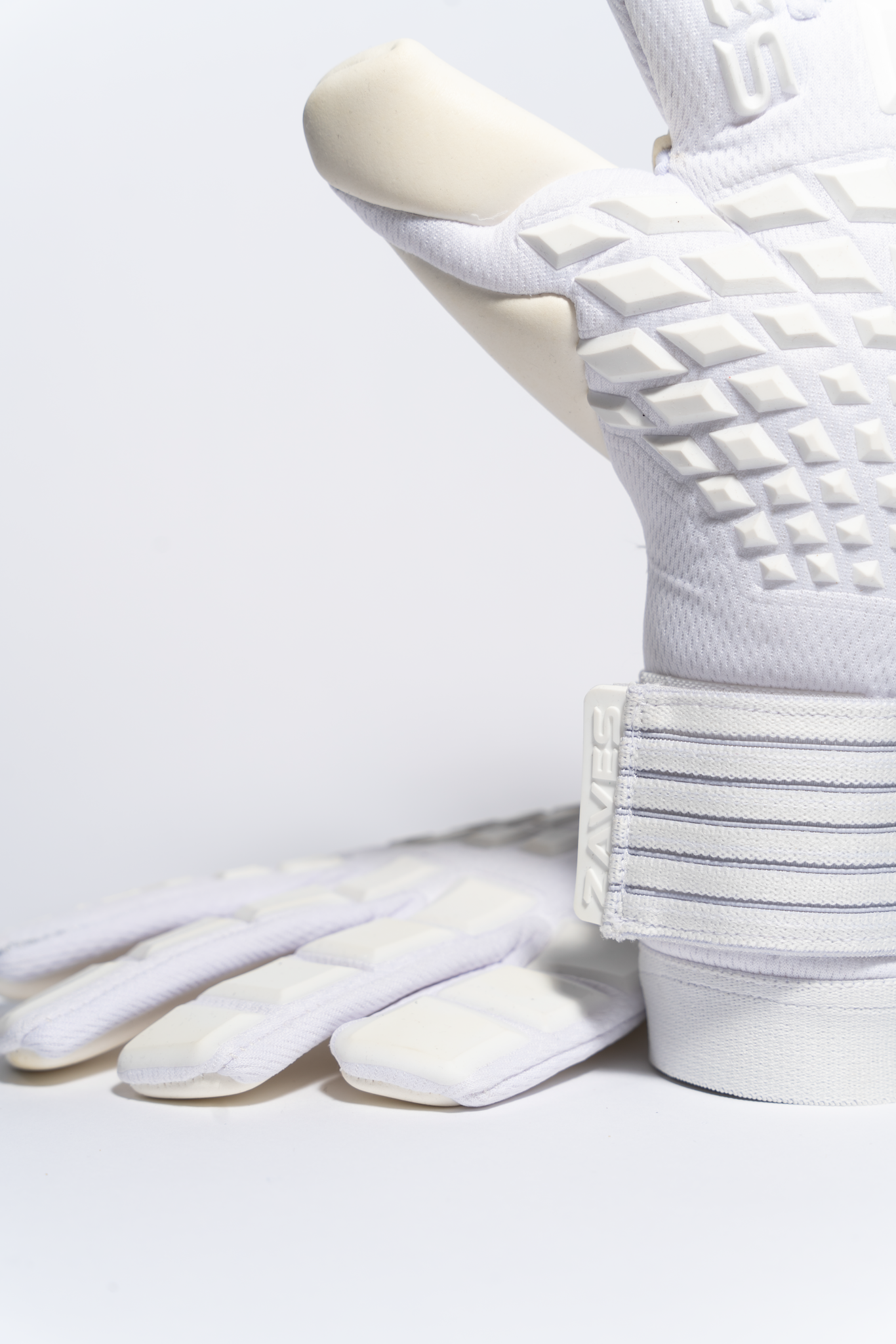 Zaves Originals White